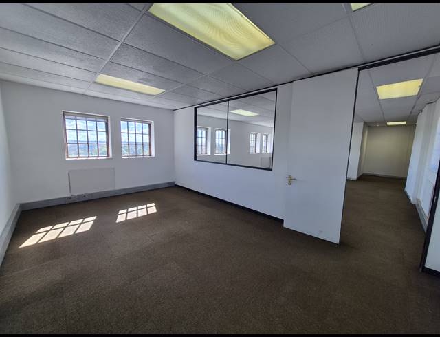 149M² OFFICE TO LET IN PARKMORE